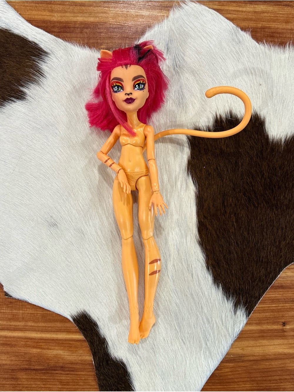 Monster High G3 Toralei Stripe Skulltimate Secrets Neon Frights Doll 2021